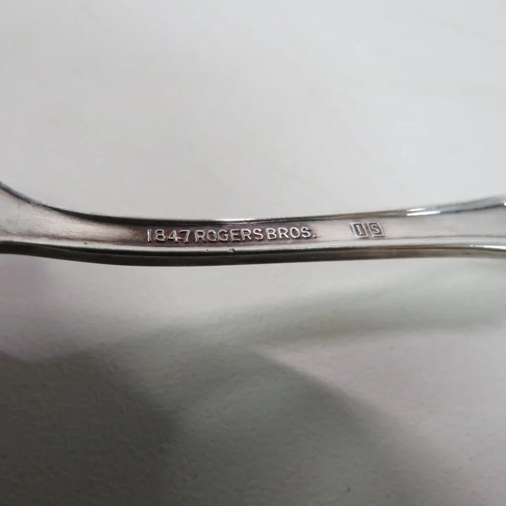 Centennial Shell Sugar Spoon 1847 Rogers Bros Silver Plated